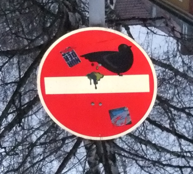 Verkehrszeichen mit Taube